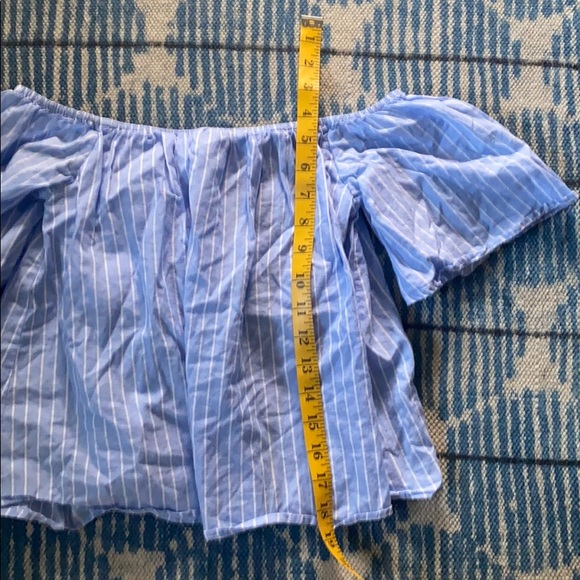 Express off the shoulder top! - Picture 7 of 8